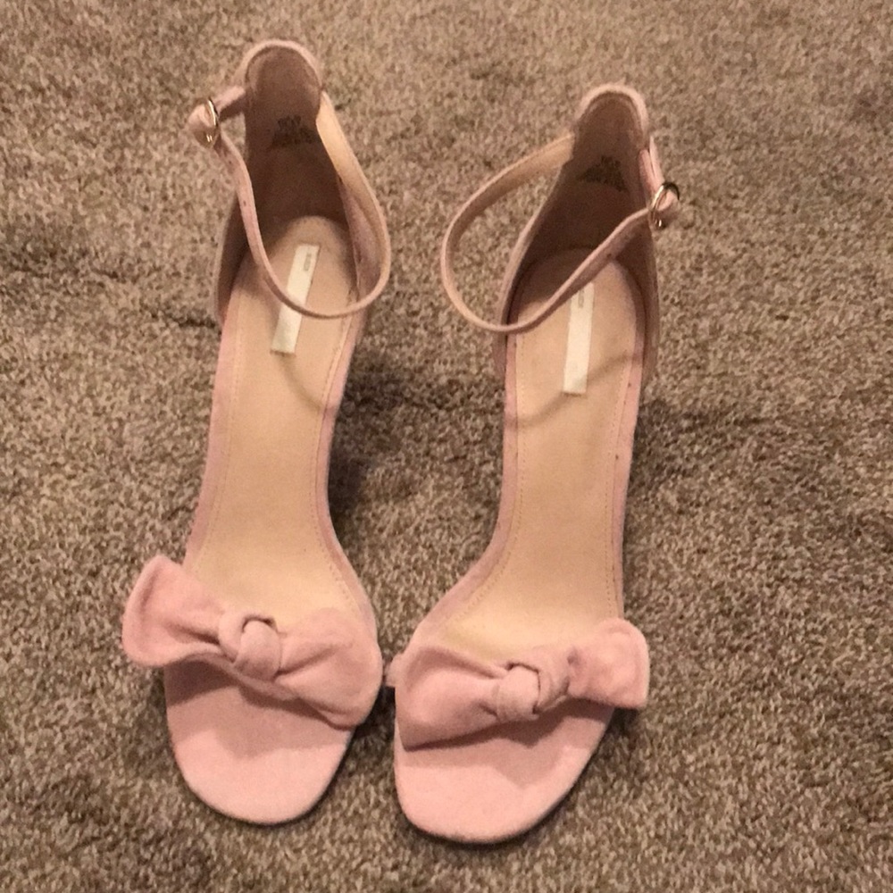 Never worn H&M suede pink tie heels